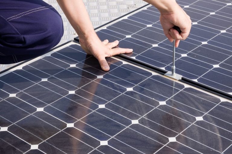 Photovoltaikanlage: Kein Vorsteuerabzug für Dachreparatur